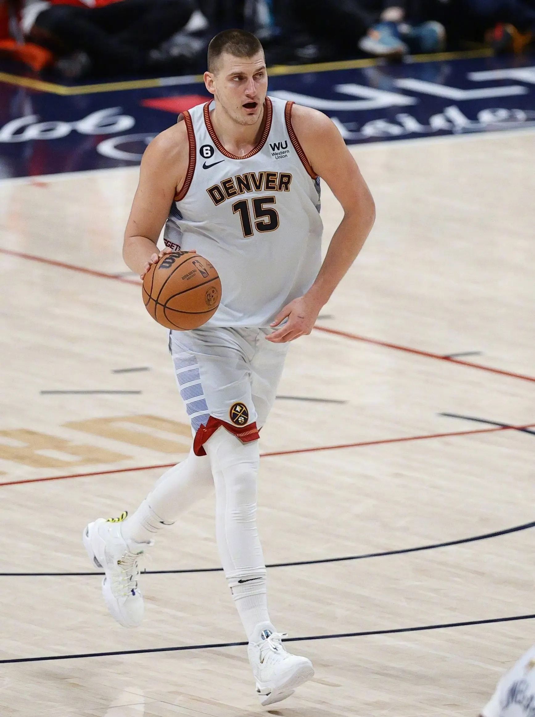 九游体育官网-这也行？赛后明尼苏达森林狼绝杀压哨巴塞罗那主帅复盘备战欧超杯，詹姆斯新星绝杀表现惊艳